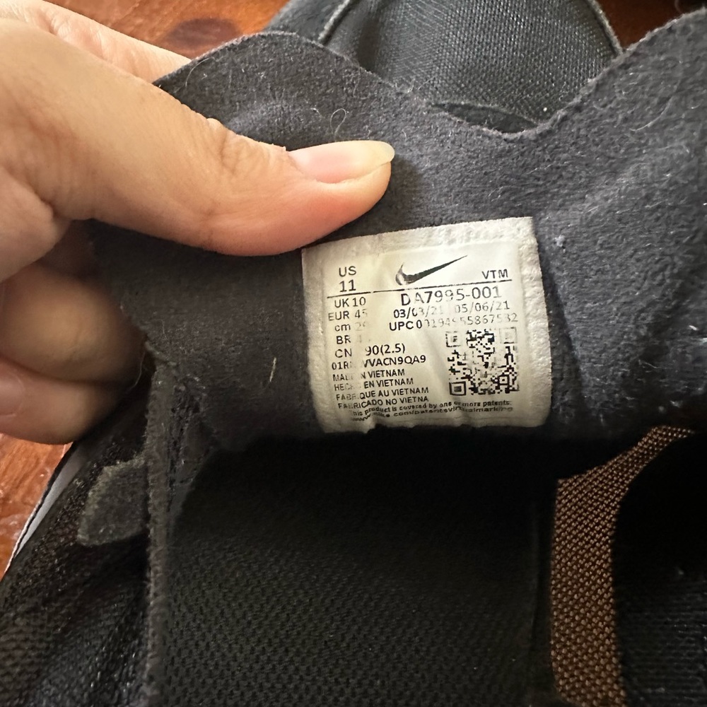 Black Nike Shoes - Picture 12 of 12